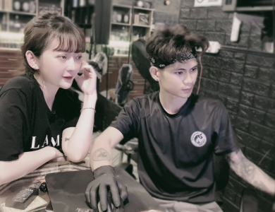 diễn viên wendy FAPtv ,diễn viên trẻ ,dễ thương về thăm anh trai Artist Phan Huy tiệm xăm hình tại Tân An Long An